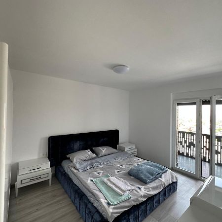 Shooter Apartments Φεριζάι Εξωτερικό φωτογραφία