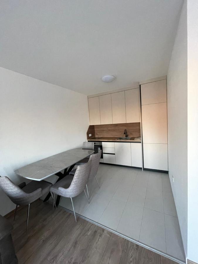 Shooter Apartments Φεριζάι Εξωτερικό φωτογραφία